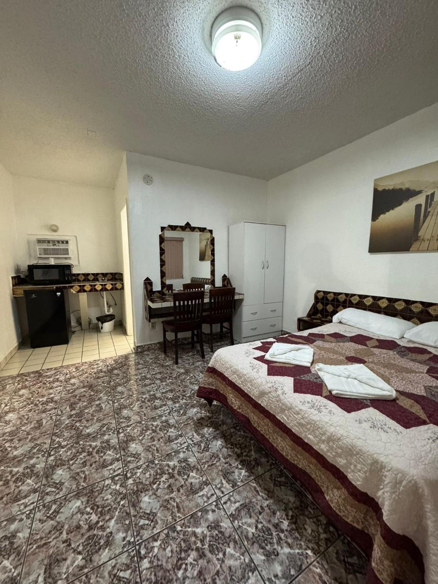 Hotel Rainbow - Miami - Little Havanna 외부 사진